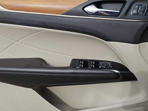 Used 2018 Lincoln MKC Select w/ Select Plus Package image 23