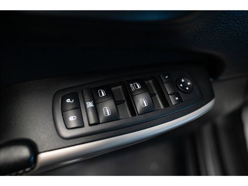 Used 2018 Jeep Cherokee Latitude w/ Altitude Package AWD/4WD image 16