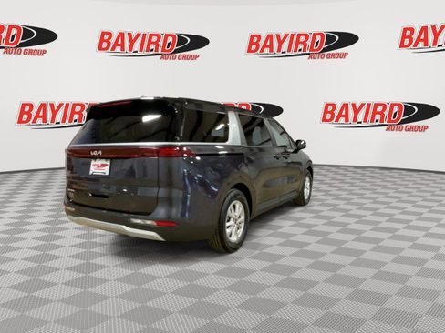 Used 2023 Kia Carnival LX image 8