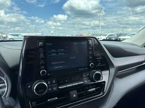 Used 2021 Toyota Highlander XLE AWD/4WD image 16