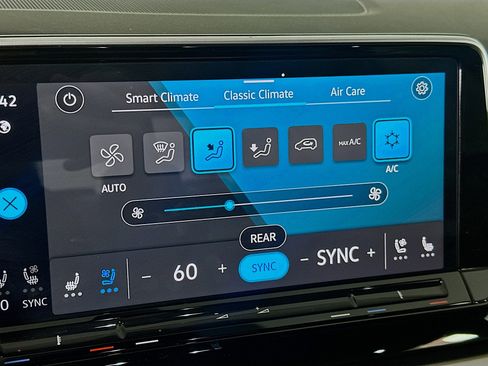 Used 2024 Volkswagen Atlas SE w/ Panoramic Sunroof Package FWD image 23