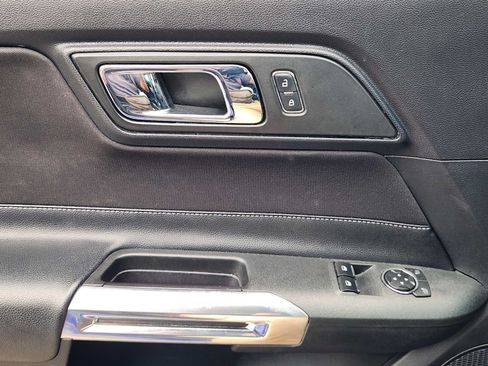 Used 2016 Ford Mustang Coupe RWD image 20