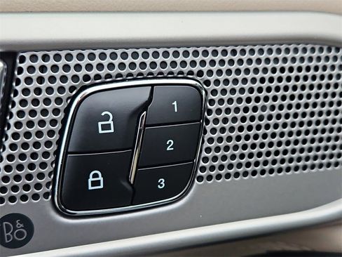 Used 2020 Ford Explorer Limited image 21