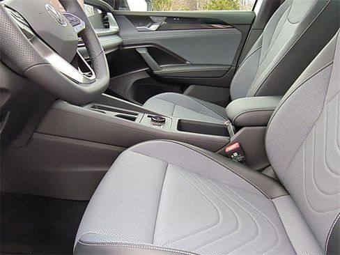 New 2026 Volkswagen Tiguan SE R-Line image 15