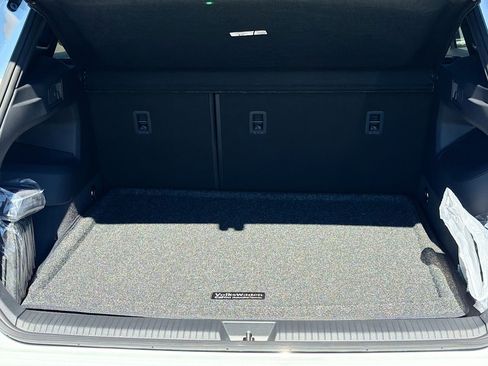 New 2026 Volkswagen Tiguan SEL R-Line image 12