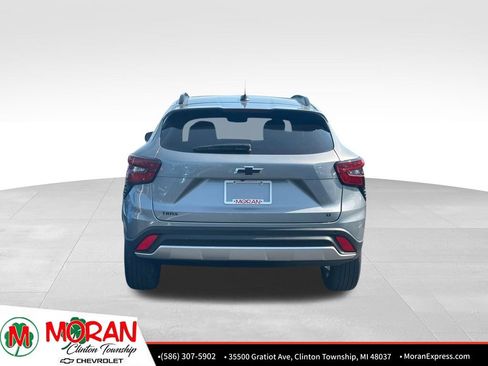 Certified 2025 Chevrolet Trax LT w/ Driver Confidence Package FWD image 6