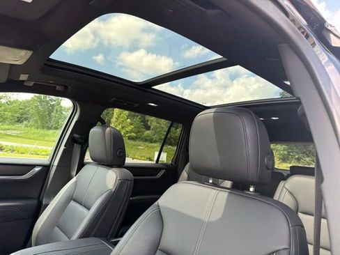 Used 2024 GMC Acadia Elevation w/ Black Edition AWD/4WD image 16