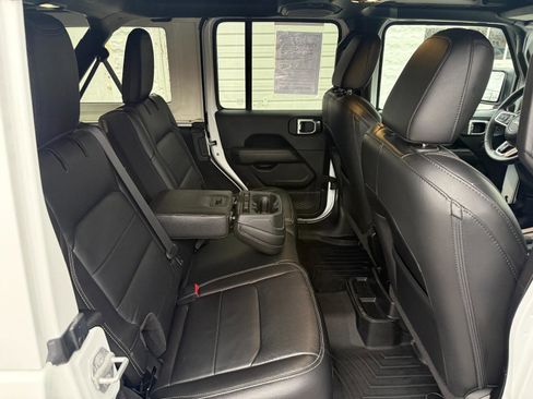 Certified 2019 Jeep Wrangler Unlimited Sahara AWD/4WD image 13