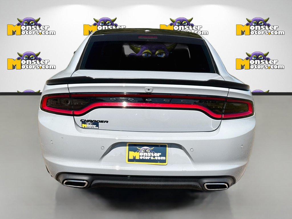 Used 2022 Dodge Charger SXT w/ Blacktop Package RWD image 6