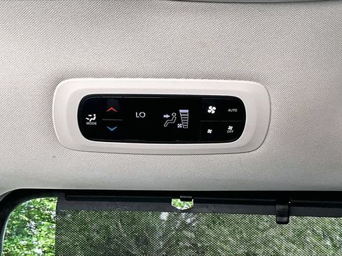 Certified 2023 Chrysler Pacifica Touring-L FWD image 15