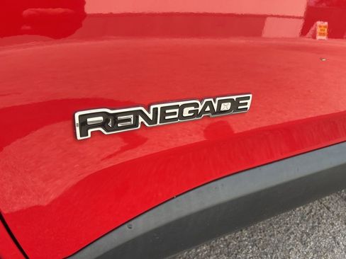 Used 2015 Jeep Renegade Latitude image 19