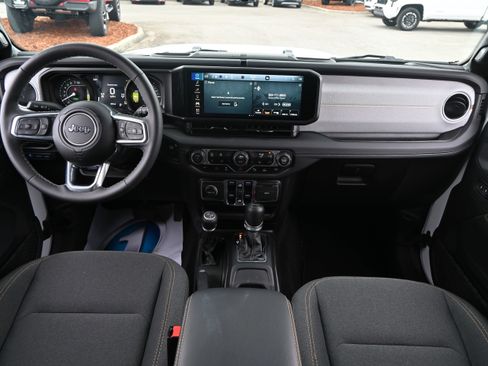 Used 2025 Jeep Wrangler Unlimited Sahara w/ Safety Group AWD/4WD image 30