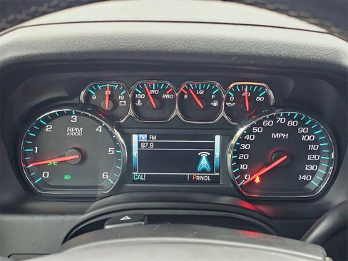 Used 2018 Chevrolet Suburban LT image 23