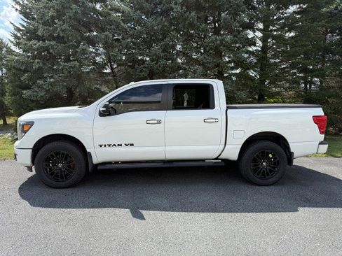 Used 2018 Nissan Titan SL w/ Midnight Edition image 5