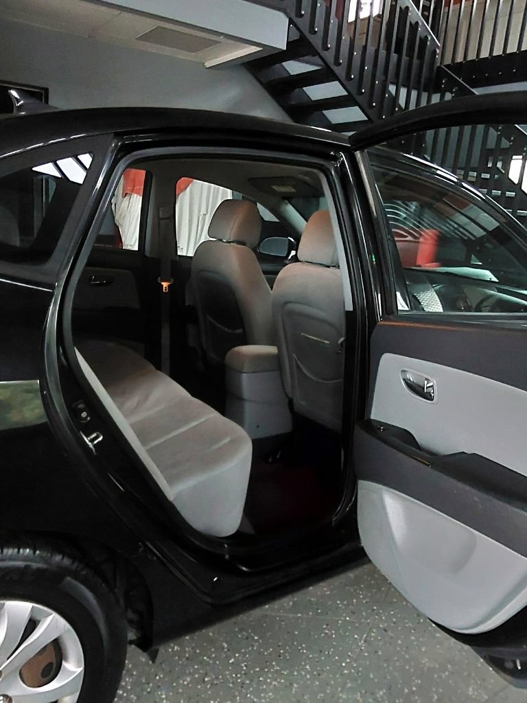 Used 2010 Hyundai Elantra GLS FWD image 17