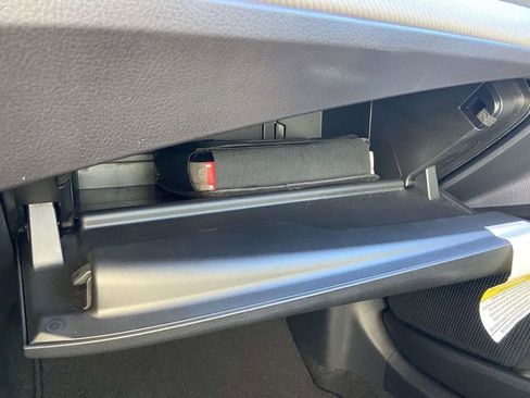 Used 2025 Toyota Camry SE w/ Convenience Package image 30