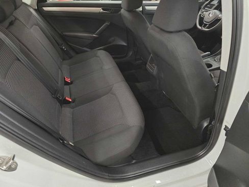 Used 2016 Volkswagen Passat 1.8T S image 7