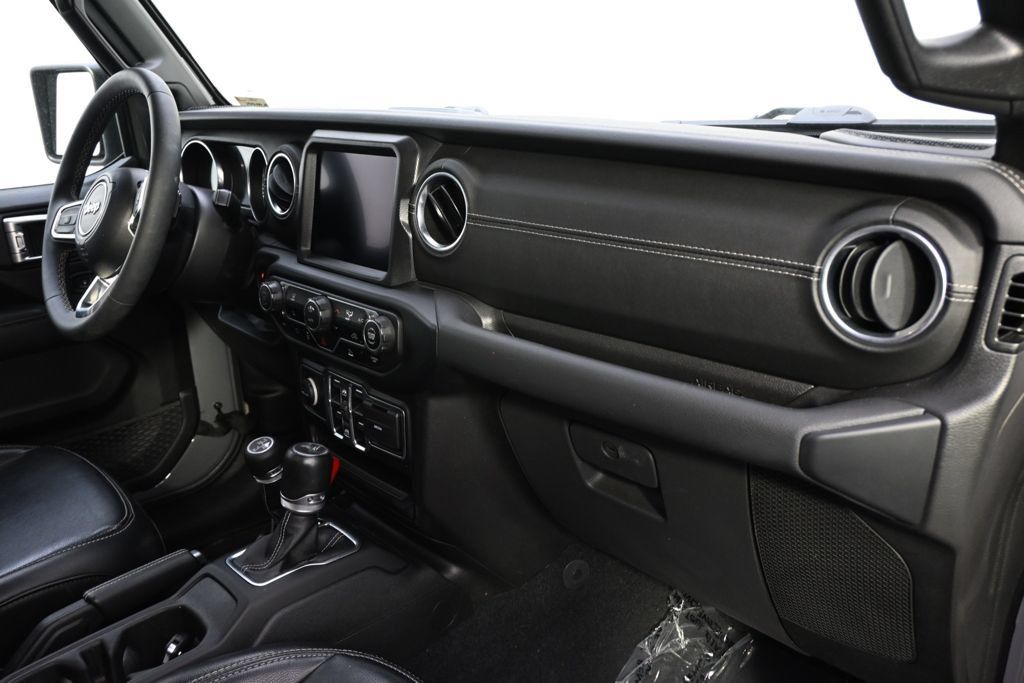 Used 2023 Jeep Wrangler Unlimited Sahara AWD/4WD image 15