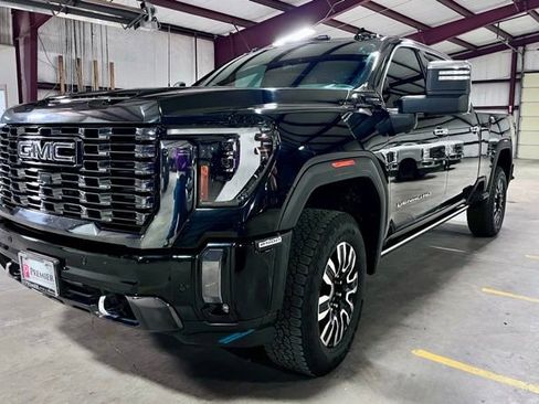 Used 2024 GMC Sierra 2500 Denali Ultimate AWD/4WD image 8
