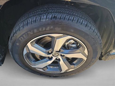 Used 2024 Toyota RAV4 SE image 12