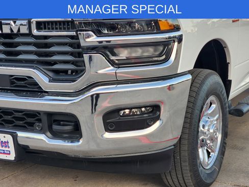 New 2026 RAM 2500 Tradesman AWD/4WD image 9