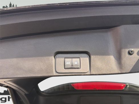 Used 2025 Nissan Rogue SV image 28