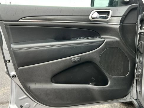 Used 2020 Jeep Grand Cherokee Limited AWD/4WD image 15