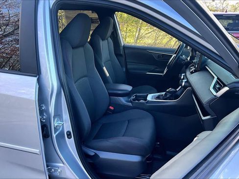 Used 2021 Toyota RAV4 SE w/ Weather & Moonroof Package AWD/4WD image 8