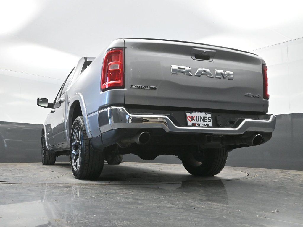 Used 2025 RAM 1500 Laramie AWD/4WD image 34