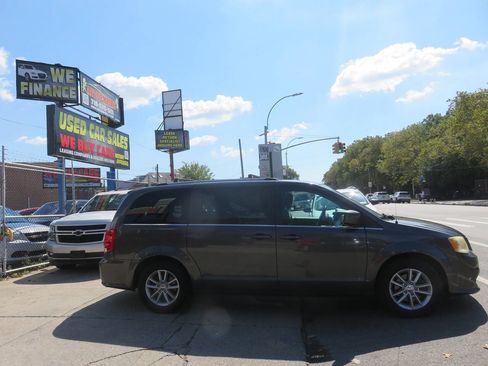 Used 2019 Dodge Grand Caravan SXT FWD image 8