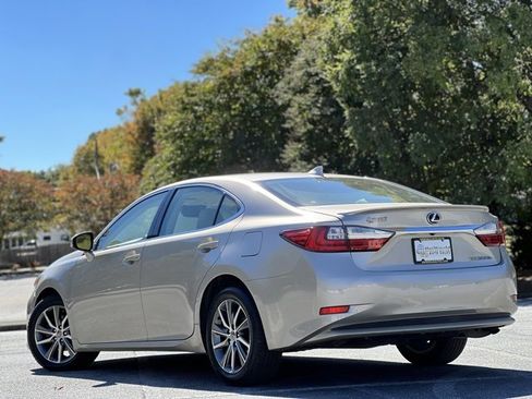 Used 2017 Lexus ES 300h w/ Luxury Package image 9