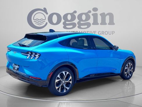 Certified 2022 Ford Mustang Mach-E Premium AWD/4WD image 5