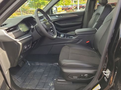 New 2025 Jeep Grand Cherokee L Altitude image 19