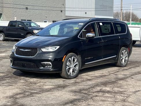 New 2026 Chrysler Pacifica Pinnacle image 6