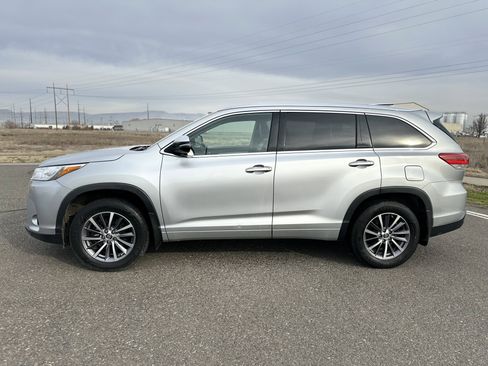 Used 2018 Toyota Highlander XLE image 5