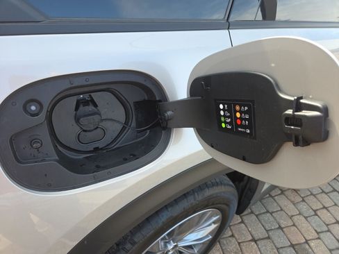 Used 2025 MAZDA CX-90 Plug-In Hybrid w/ Preferred AWD/4WD image 36