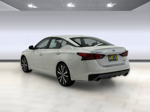 Used 2022 Nissan Altima 2.0 SR FWD image 2