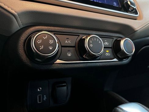 Used 2021 Nissan Versa SV image 23