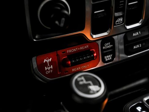 Used 2020 Jeep Gladiator Rubicon w/ Dual Top Group AWD/4WD image 32