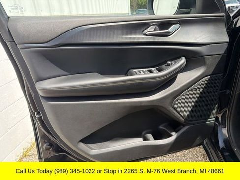 Used 2023 Jeep Grand Cherokee Laredo w/ Luxury Tech Group I AWD/4WD image 29