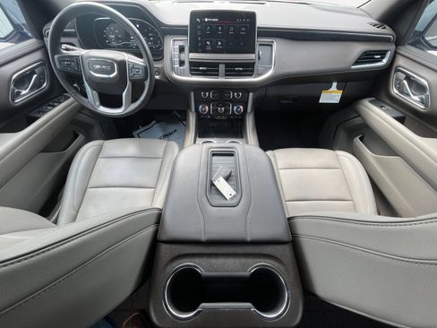Used 2023 GMC Yukon SLT w/ SLT Premium Package AWD/4WD image 3