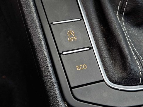 Used 2022 Volkswagen Jetta SE FWD image 24