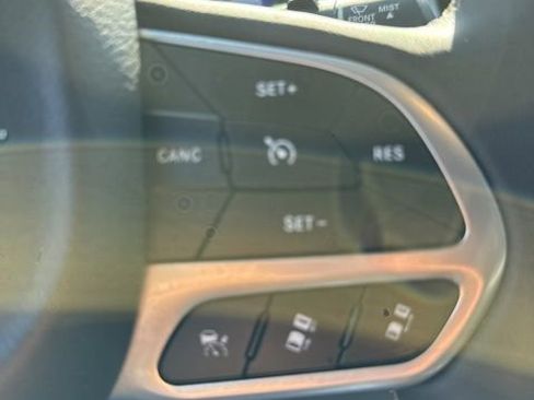 Used 2023 Chrysler Pacifica Limited FWD image 20