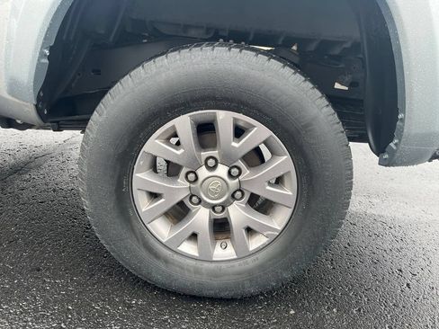 Used 2017 Toyota Tacoma SR5 w/ Tow Package RWD image 10