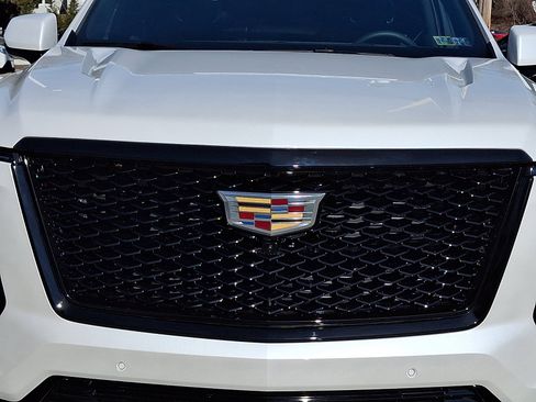 Certified 2025 Cadillac Escalade ESV Sport w/ Touring Package image 9