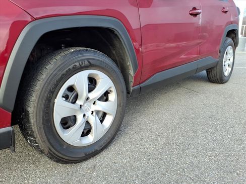 Used 2024 Toyota RAV4 LE image 10