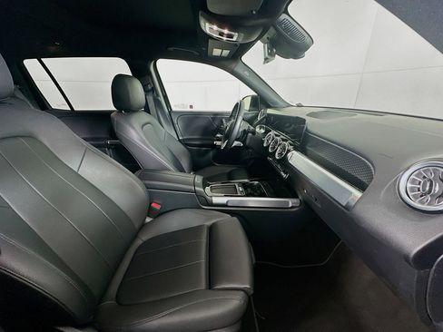 Used 2025 Mercedes-Benz GLB 250 4MATIC image 31