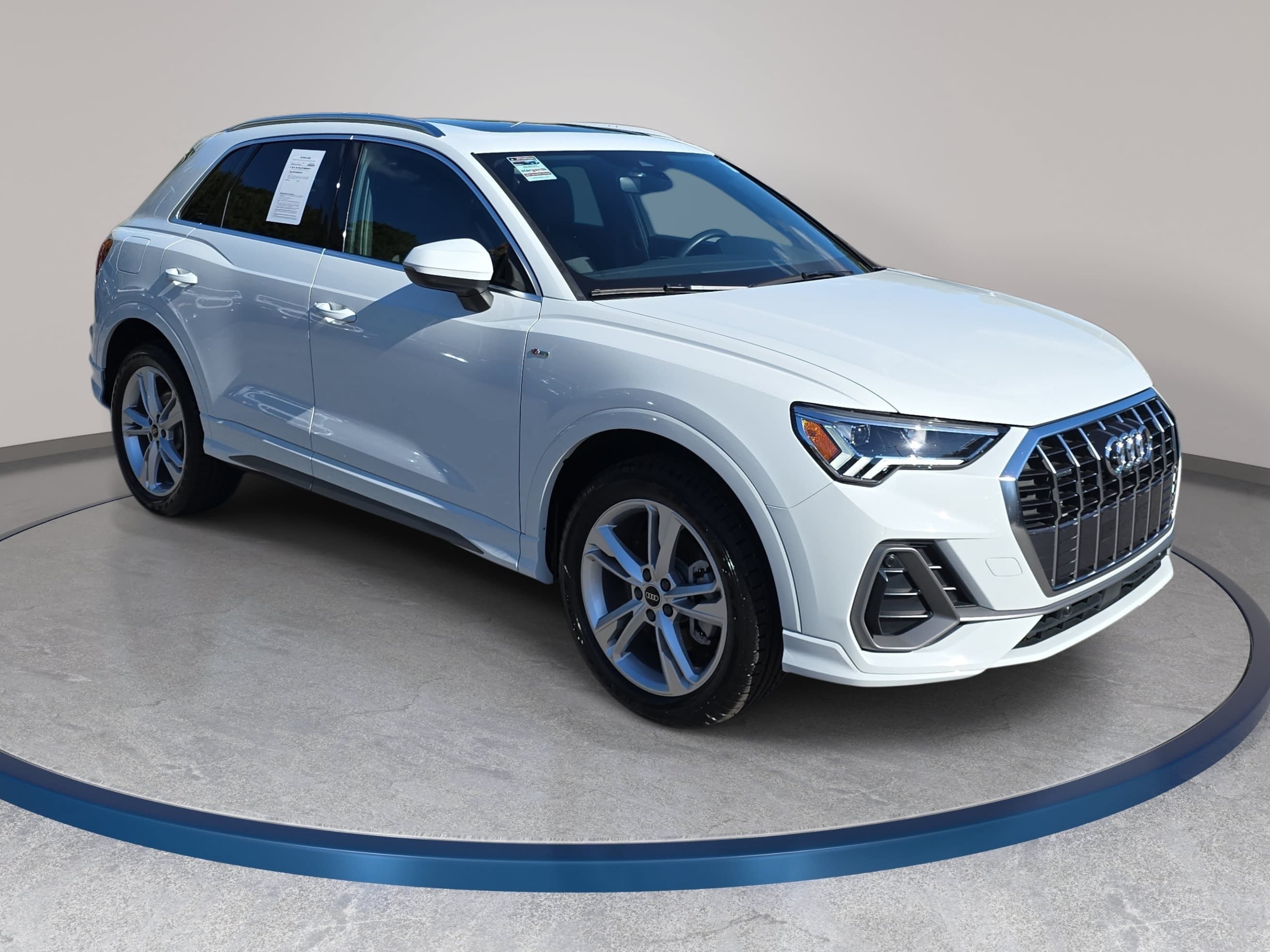 Used 2023 Audi Q3 2.0T Premium Plus w/ Premium Plus Package AWD/4WD image 3