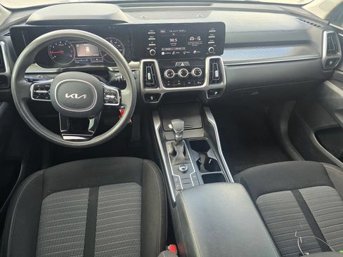 Used 2022 Kia Sorento LX FWD image 15
