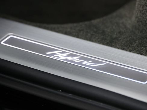 Used 2020 Bentley Bentayga Plug-In Hybrid AWD/4WD image 52
